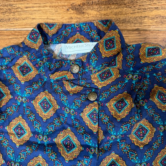 Geometric Vintage High-Neck Button Up Shirt - Picture 4 of 9